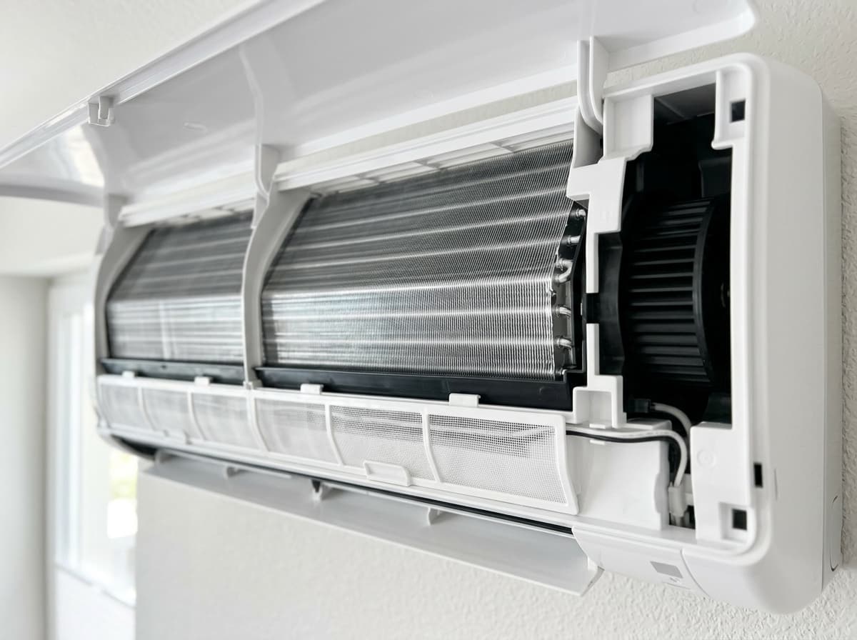 Kondisi AC sesudah dicuci oleh FIXYA - evaporator bersih mengkilap, filter higienis, udara segar